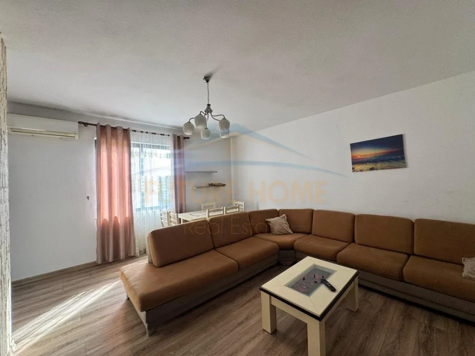Tirane, jepet me qera apartament 2+1+Ballkon Kati 8, 105 m² 800 € (Zog i Zi , Tirane)