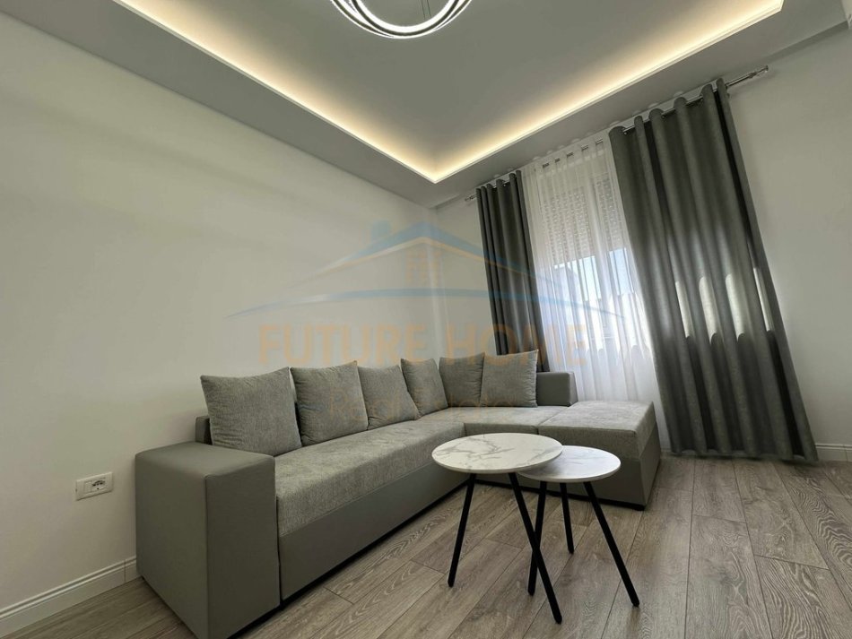 Tirane, jepet me qera apartament 2+1 Kati 8, 90 m² 600 € (UNAZA E RE)