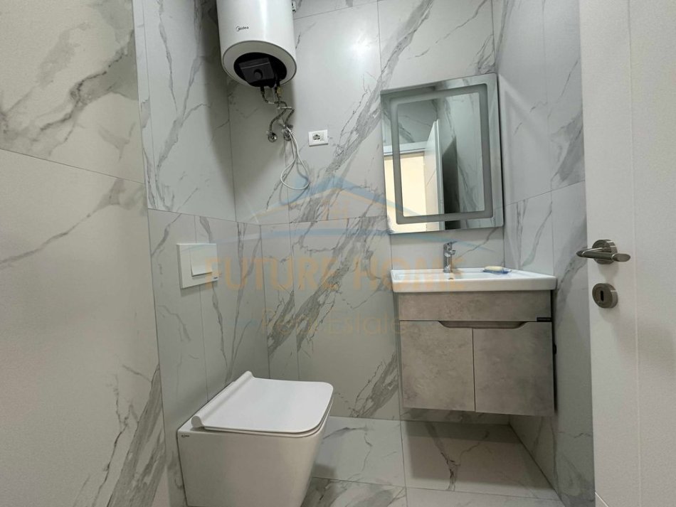 Tirane, jepet me qera apartament 2+1 Kati 8, 90 m² 600 € (UNAZA E RE)