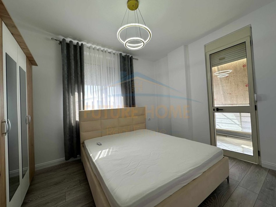 Tirane, jepet me qera apartament 2+1 Kati 8, 90 m² 600 € (UNAZA E RE)