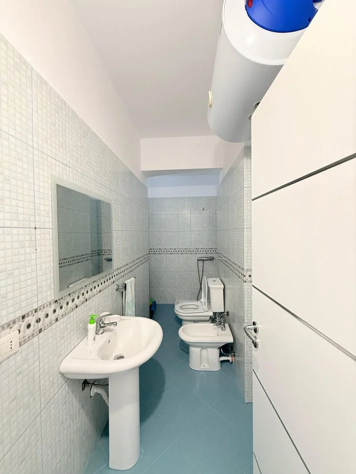 Vlore, jepet me qera apartament 1+1+Ballkon , 60m² 500 € (Lungomare Vlore)