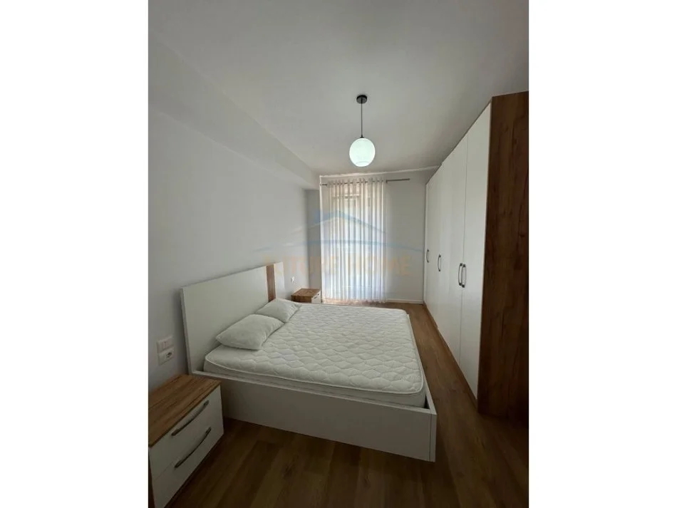 Tirane, jepet me qera apartament 2+1 Kati 3, 111 m² 850 € (Residenca Trio Tower)