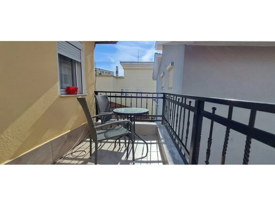 Tirane, jepet me qera apartament duplex 2+1 Kati 2, 72 m² 500 € (Rruga Elbasanit, Tirane)