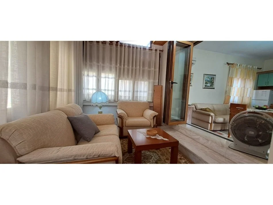 Tirane, jepet me qera apartament duplex 2+1 Kati 2, 72 m² 500 € (Rruga e Elbasanit)