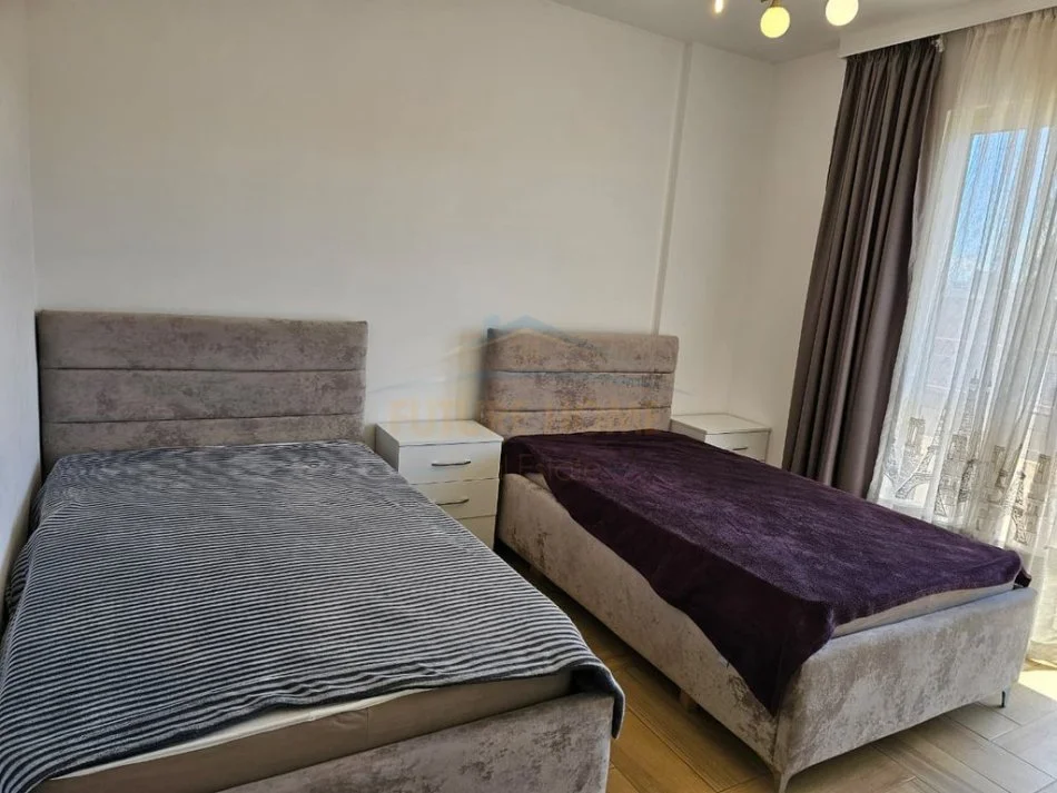 Tirane, jepet me qera apartament 2+1+Ballkon Kati 4, 94 m² 800 € (21 Dhejtori, Rruga e Kavajes)