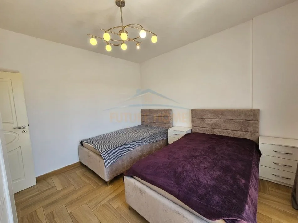 Tirane, jepet me qera apartament 2+1+Aneks+Ballkon Kati 4, 94 m² 800 € (MOZAIKU)