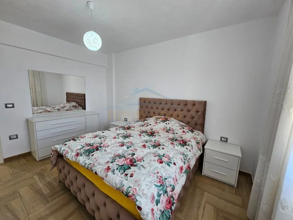 Tirane, jepet me qera apartament 2+1+Ballkon Kati 4, 94 m² 800 € (21 Dhejtori, Rruga e Kavajes)