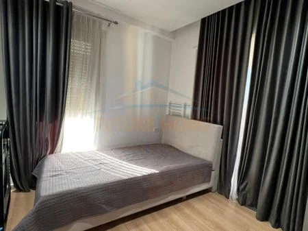 Tirane, jepet me qera apartament 3+1 Kati 4, 120 m² 850 € 