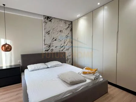 Tirane, jepet me qera apartament 3+1 Kati 4, 120 m² 850 € 