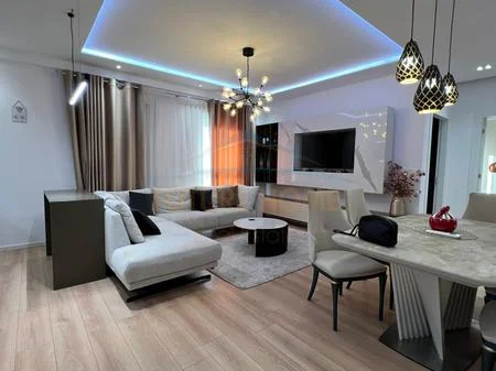 Tirane, jepet me qera apartament 3+1 Kati 4, 120 m² 850 € 