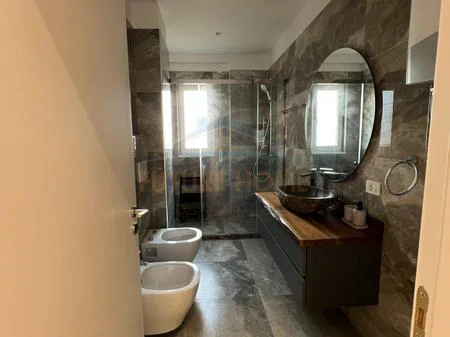 Tirane, jepet me qera apartament 3+1 Kati 4, 120 m² 850 € 