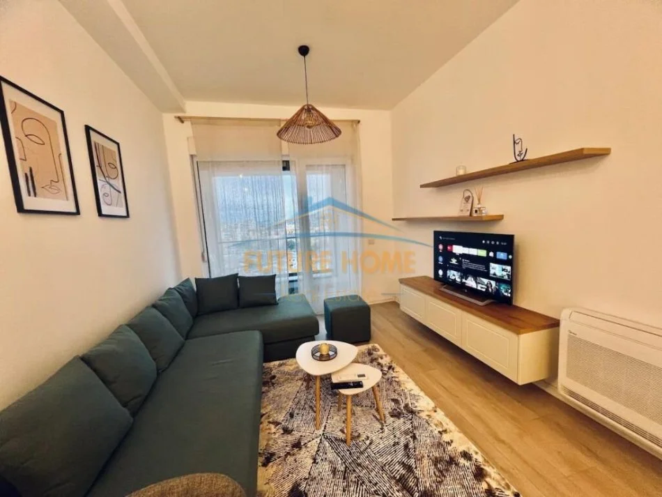Tirane, jepet me qera apartament 1+1 Kati 11, 550 € 
