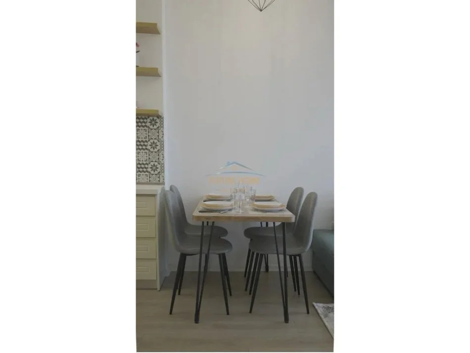 Tirane, jepet me qera apartament 1+1 Kati 11, 550 € 