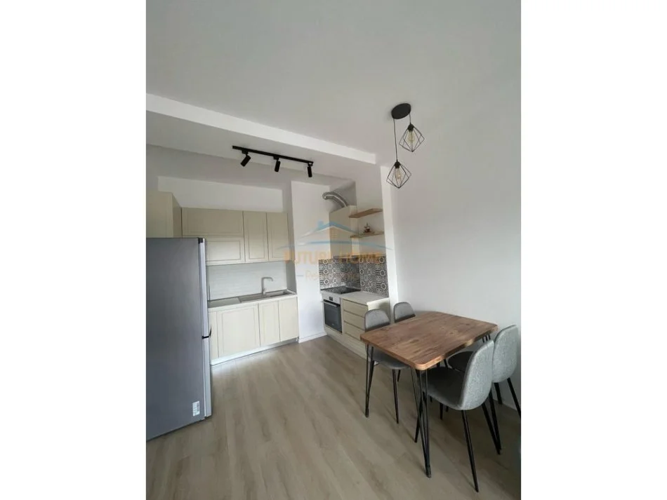 Tirane, jepet me qera apartament 1+1 , 70 m² 550 € 