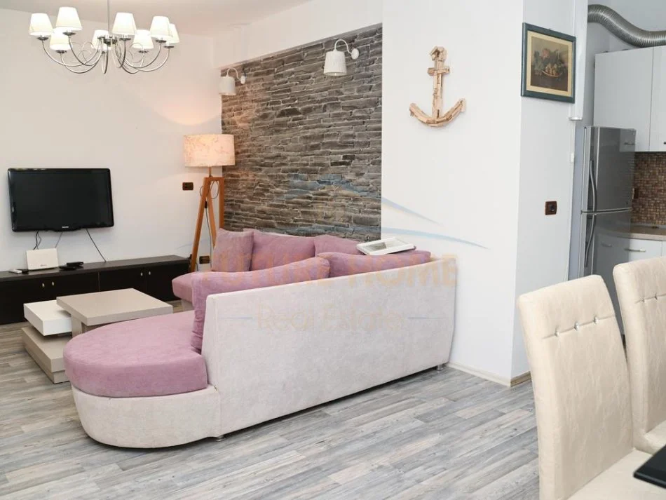 Durres, jepet me qera apartament 2+1+Aneks+Ballkon Kati 4, 135 m² 1.000 € 