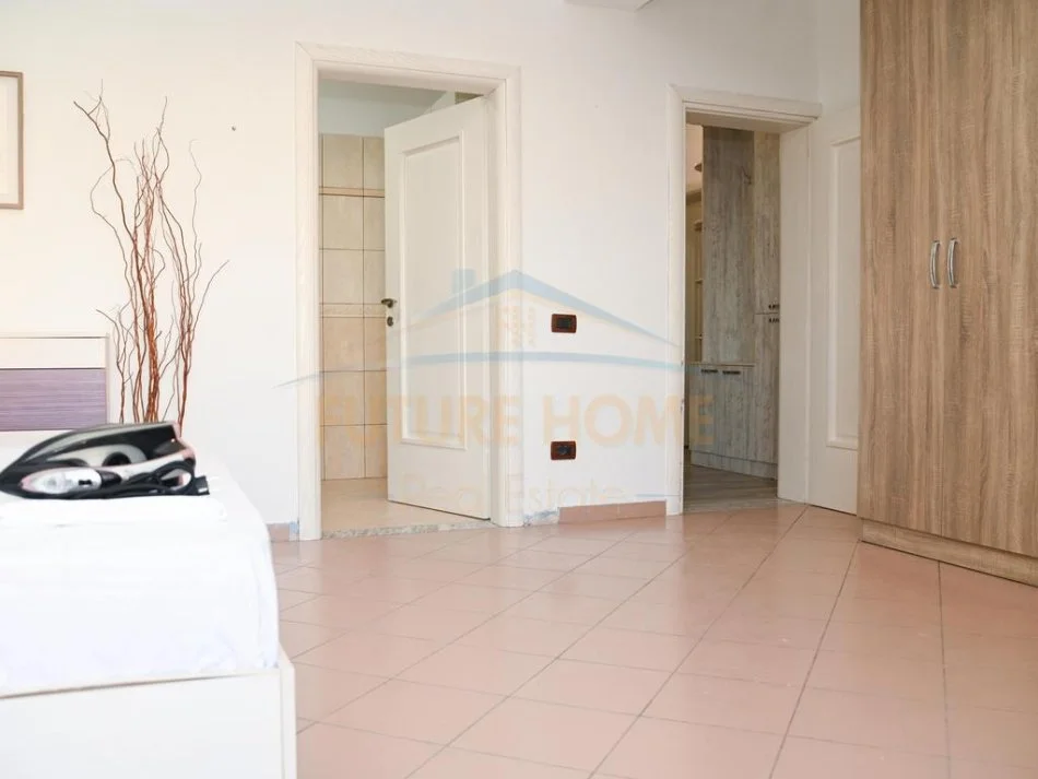 Durres, jepet me qera apartament 2+1+Aneks+Ballkon Kati 4, 135 m² 1.000 € 