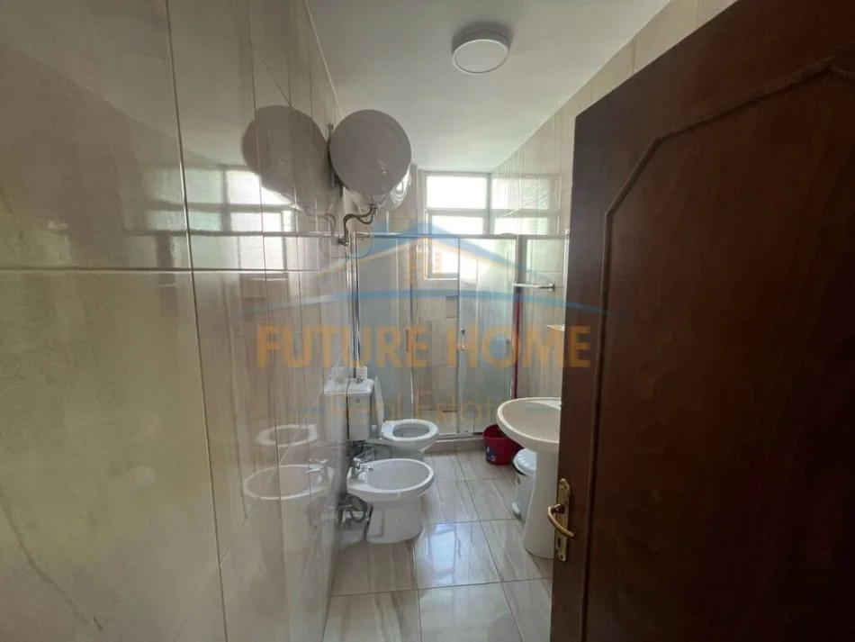 Tirane, jepet me qera apartament 2+1 Kati 4, 85 m² 550 € 