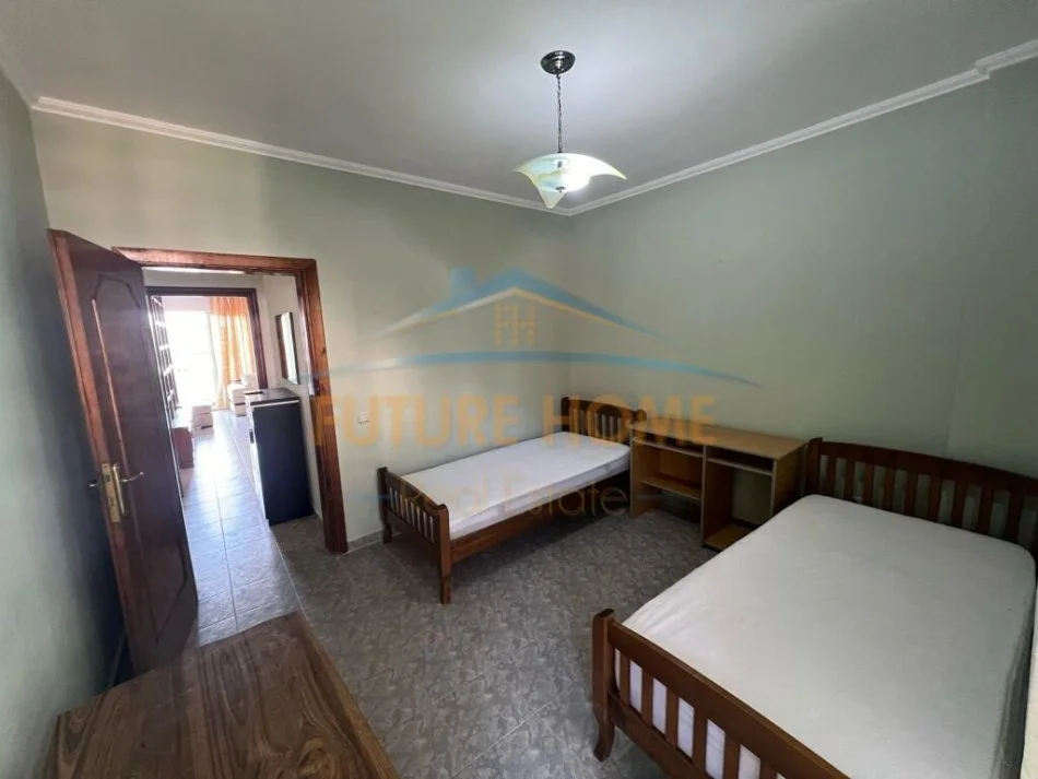 Tirane, jepet me qera apartament 2+1+Ballkon Kati 4, 85 m² 550 € (Komuna e Parisit, Kristali)