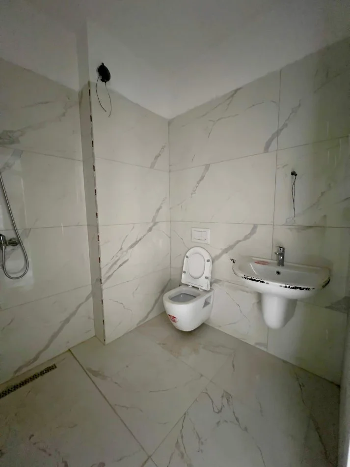 Tirane, shitet apartament 2+1+Ballkon Kati 2, 112 m² 95.000 € (Bulevardi blu)