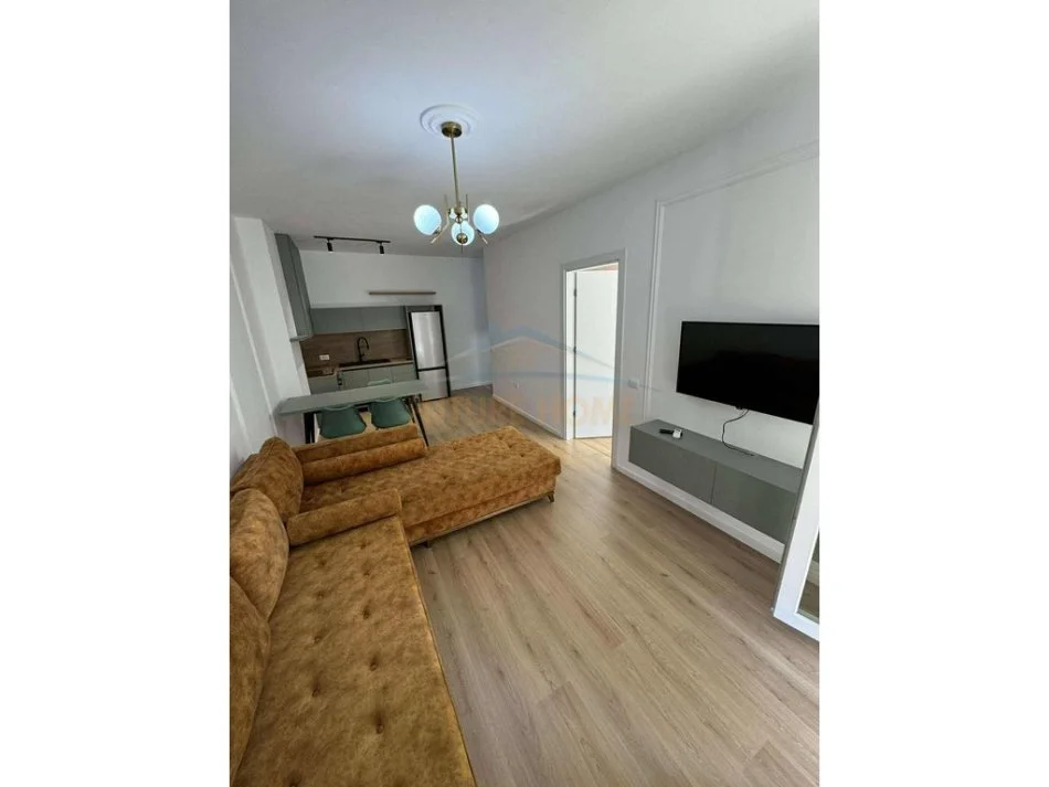 Tirane, jepet me qera apartament 1+1+Ballkon+Post Parkimi  Kati 3, 65 m² 600 € (BULEVARDI MIGJENI)  UNA57097