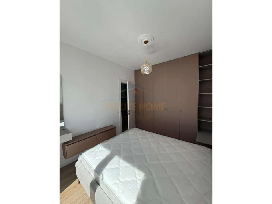 Tirane, jepet me qera apartament 1+1+Ballkon+Post Parkimi  Kati 3, 65 m² 600 € (BULEVARDI MIGJENI)  UNA57097