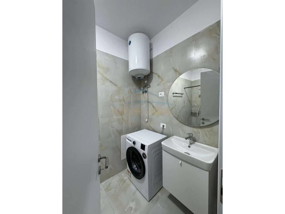 Tirane, jepet me qera apartament 1+1+Ballkon Kati 3, 65 m² 527 € (Unaza e Re)