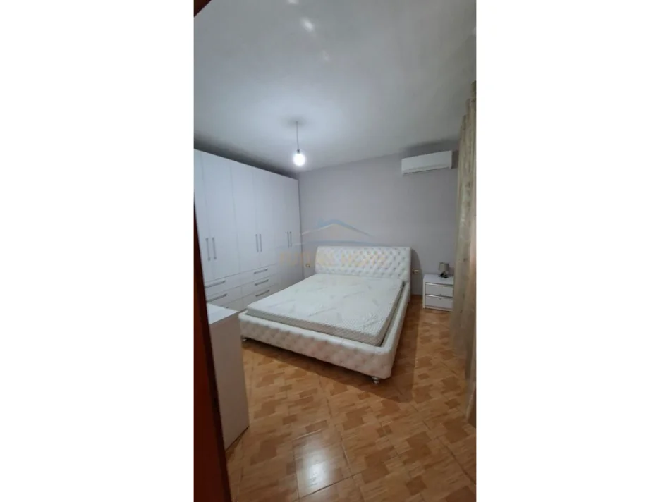 Tirane, jepet me qera apartament 1+1 Kati 3, 105 m² 420 € (Porcelan)
