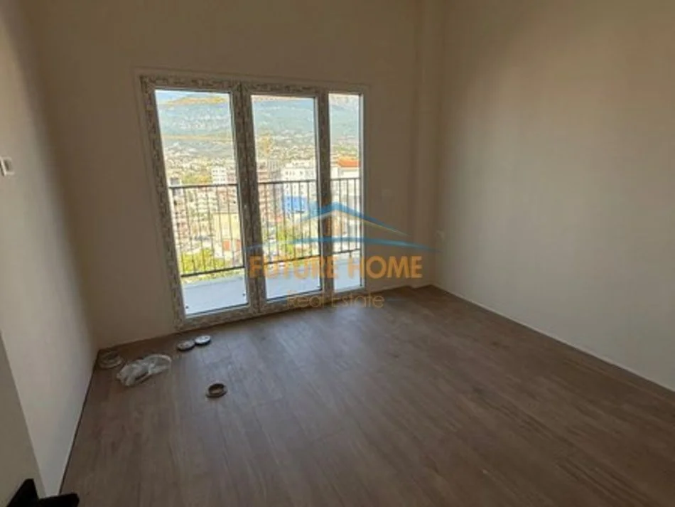 Tirane, shitet apartament 1+1+Ballkon Kati 3, 55 m² 91.440 € (Rruga Mihal Grameno)