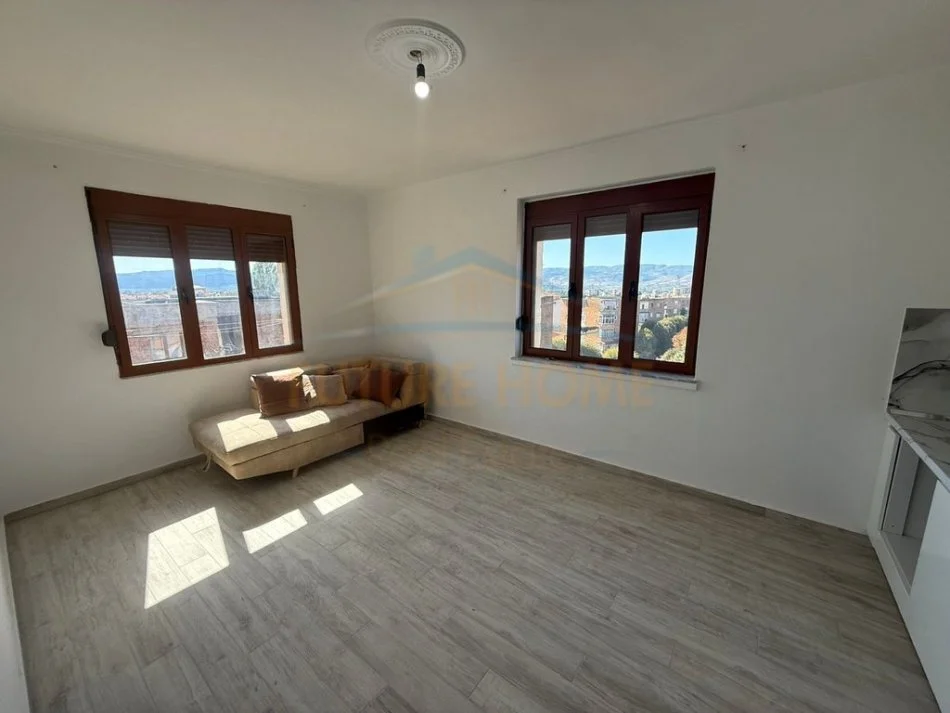 Korce, shitet apartament 2+1 Kati 5, 64 m² 44.000 € (Lagjia 4, Korçë)