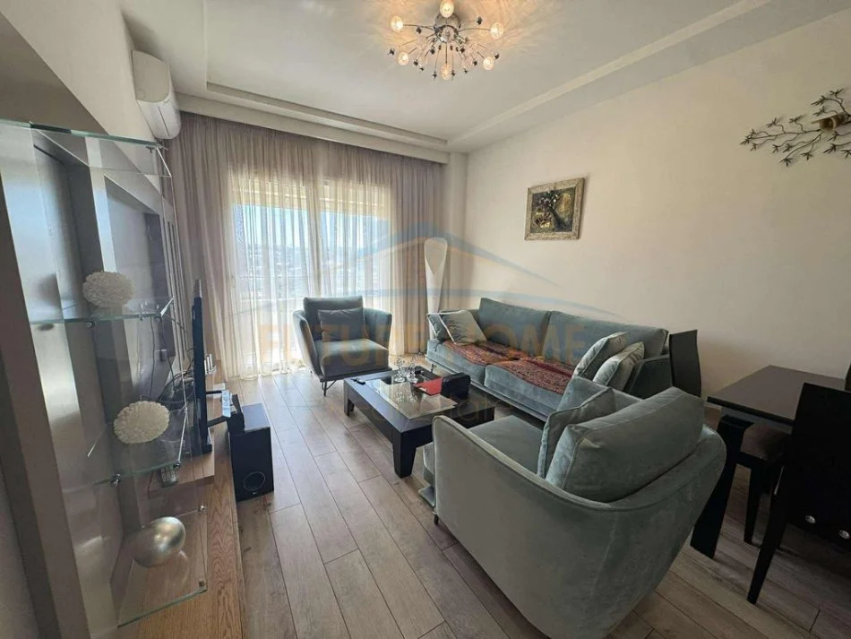 Tirane, jepet me qera apartament 2+1 Kati 4, 89 m² 450 € (KAMEZ, TEK ULLIRI)