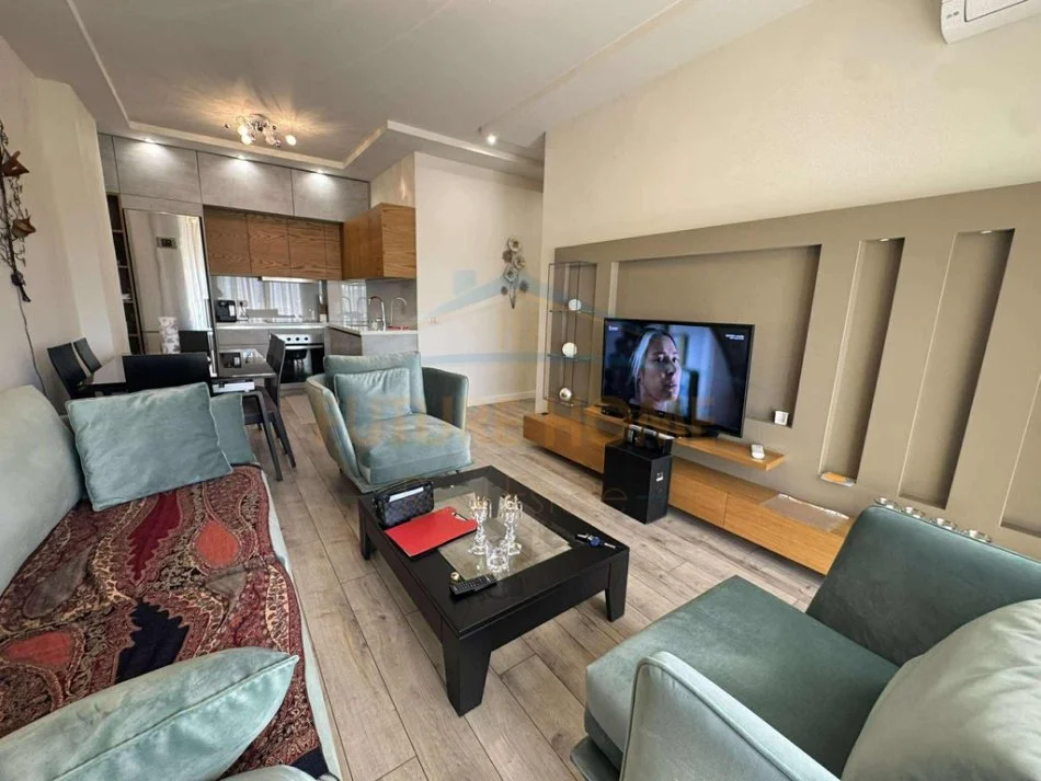 Tirane, jepet me qera apartament 2+1 Kati 4, 89 m² 450 € (KAMEZ, TEK ULLIRI)