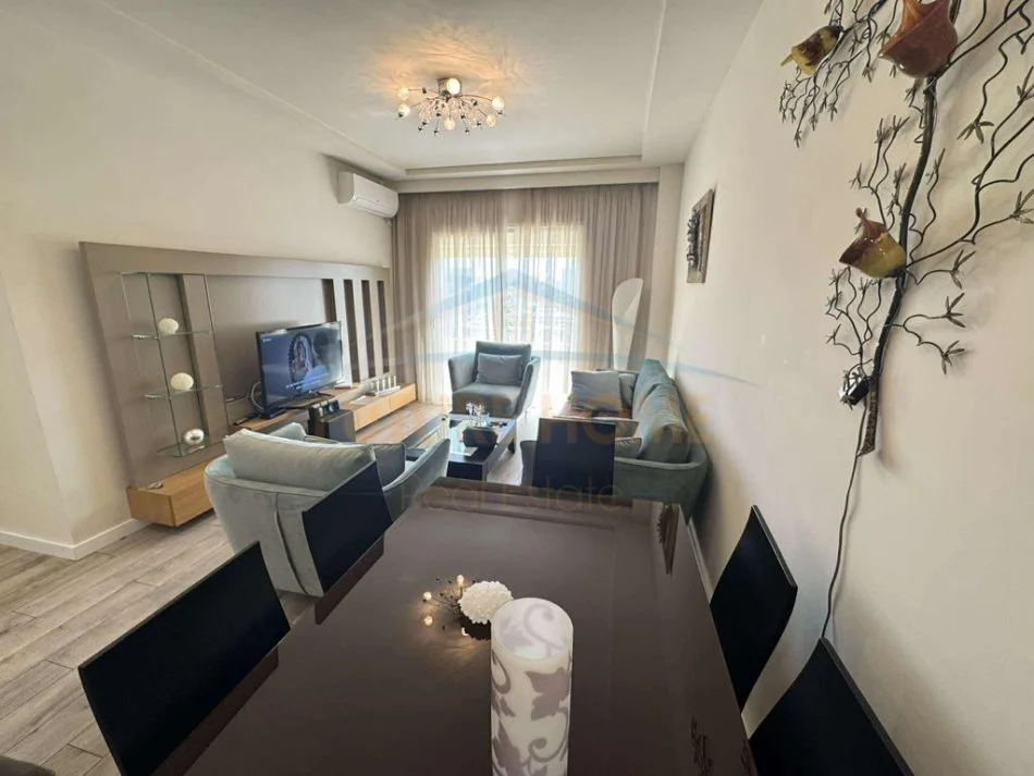 Tirane, jepet me qera apartament 2+1 Kati 4, 89 m² 450 € (KAMEZ, TEK ULLIRI)