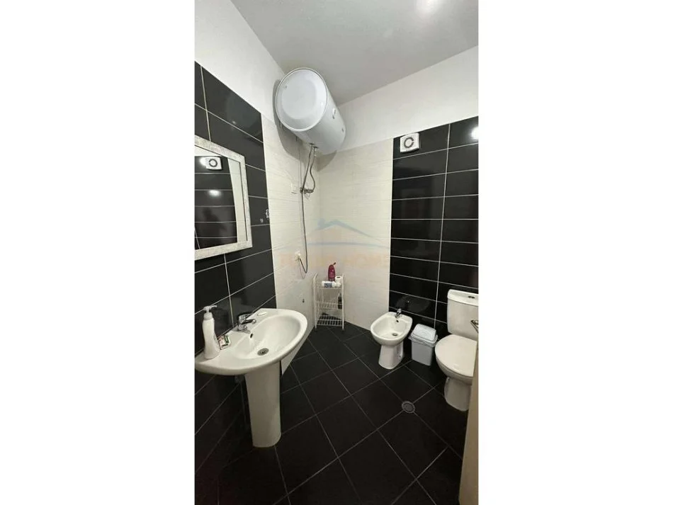 Tirane, jepet me qera apartament 1+1 Kati 8, 66 m² 500 € 