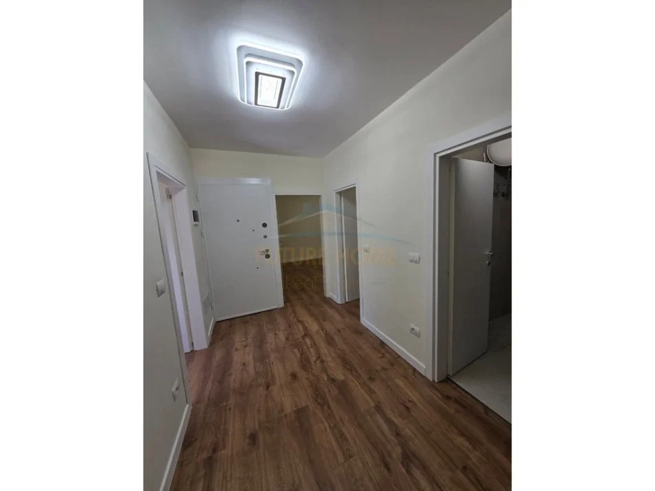 Durres, shitet apartament 2+1+Ballkon Kati 1, 95 m² 88.000 € (Prane Stadiumit, Durres)