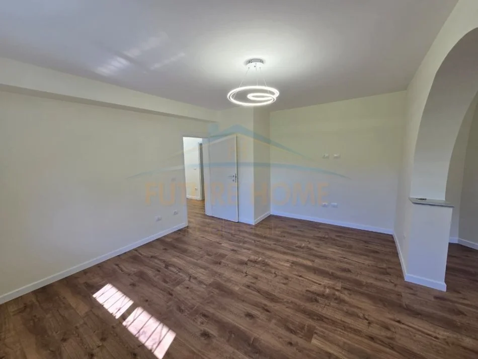Durres, shitet apartament 2+1+Ballkon Kati 1, 95 m² 88.000 € (Prane Stadiumit, Durres)