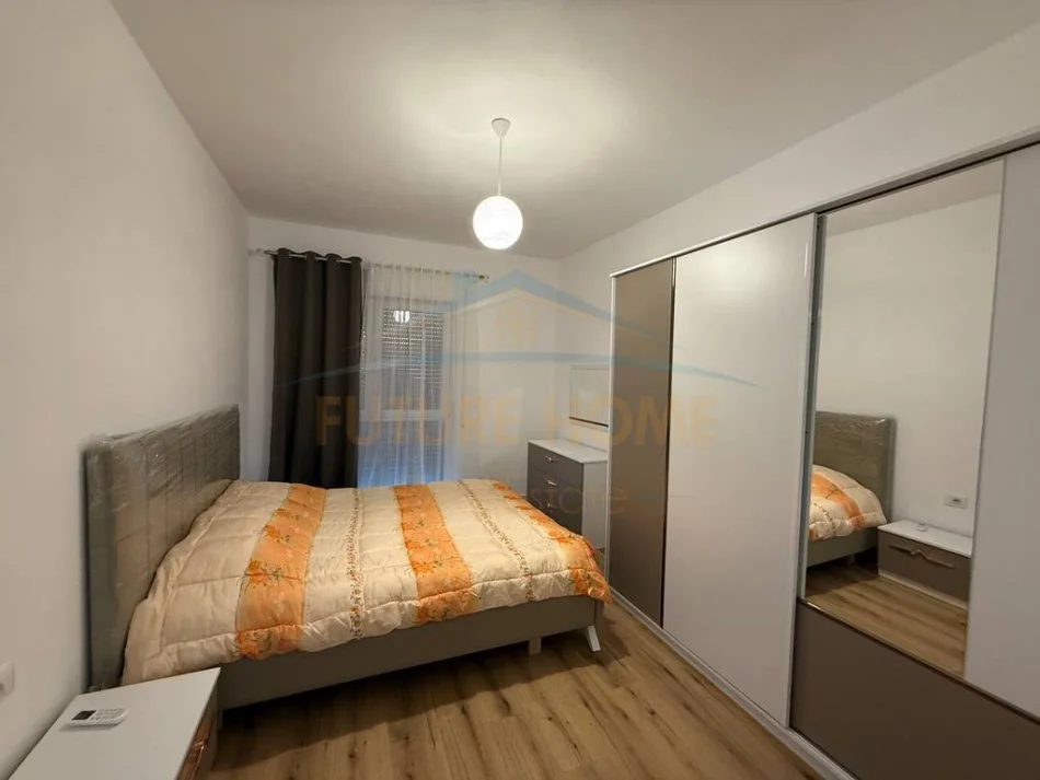 Tirane, jepet me qera apartament 2+1 Kati 2, 97 m² 1.000 € (SHKOLLA E KUQE)