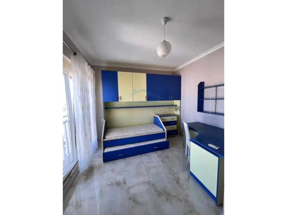 Durres, jepet me qera apartament 2+1+Ballkon Kati 9, 110 m² 600 € (Gjykata , Durres)