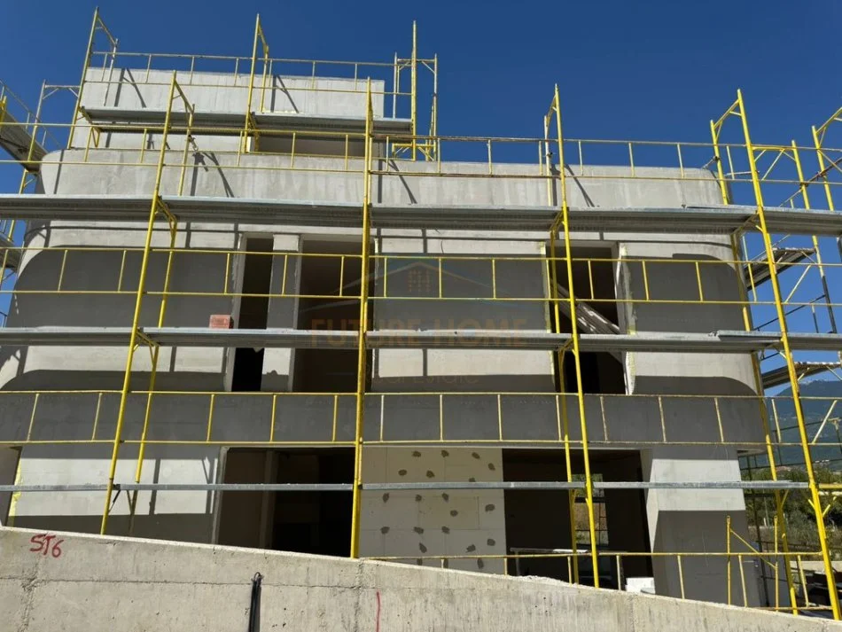 Tirane, shitet Vile 2 Katshe Kati 2, 834 m² 592.000 € (Farke)