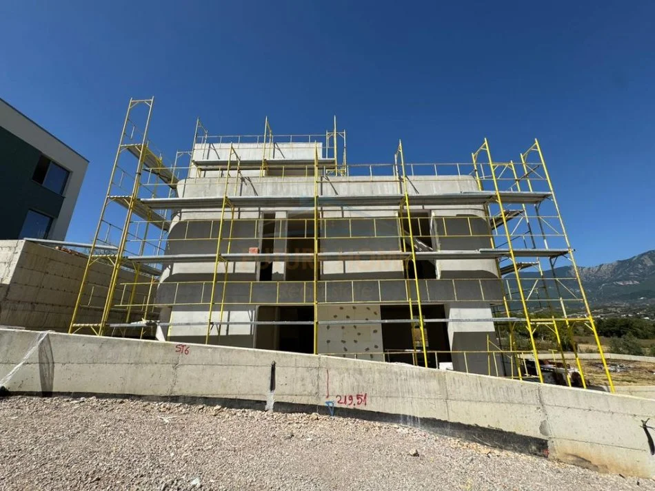 Tirane, shitet Vile 2 Katshe Kati 2, 834 m² 592.000 € (Farke)