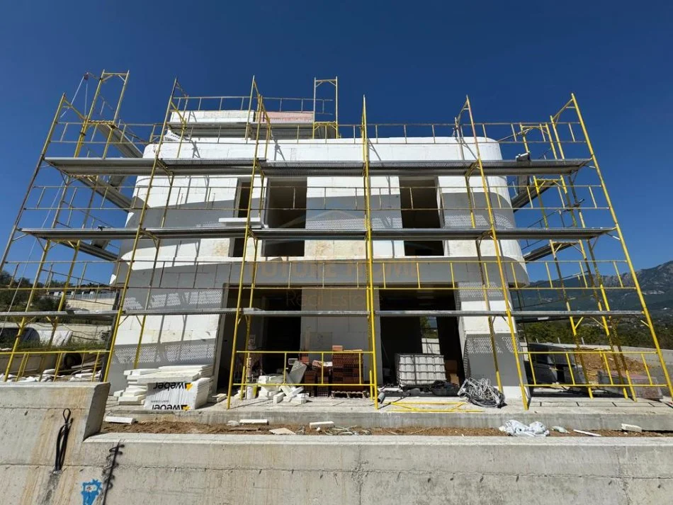 Tirane, shitet Vile 4+1 Kati 2, 828 m² 590.000 € (Farke)