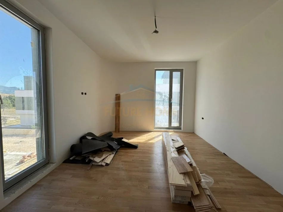 Tirane, shitet Vile 2 Katshe Kati 2, 830 m² 591.000 € (Farke)