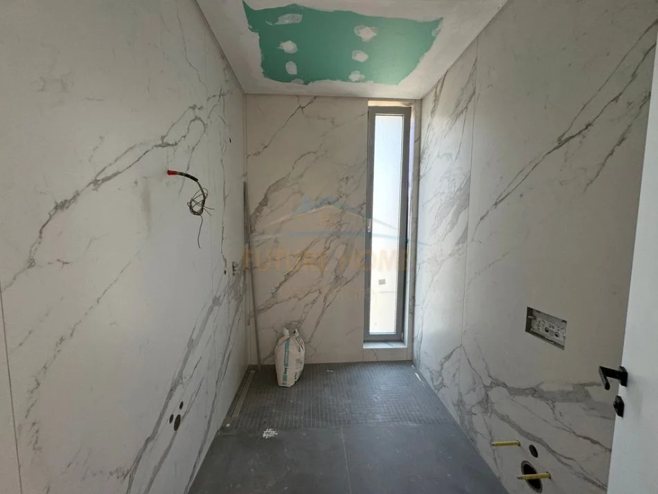 Tirane, shitet Vile 2 Katshe Kati 2, 830 m² 591.000 € (Farke)