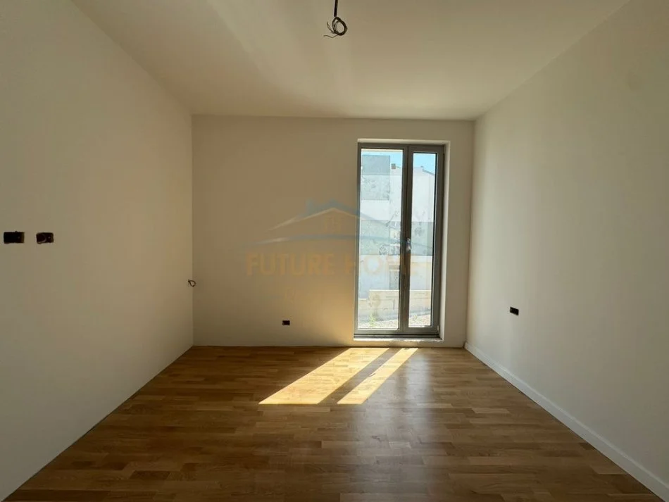 Tirane, shitet Vile 4+1+Ballkon Kati 0, 830 m² 591.000 € (Shitet, Vile 2-Katëshe, Farkë, Tiranë)