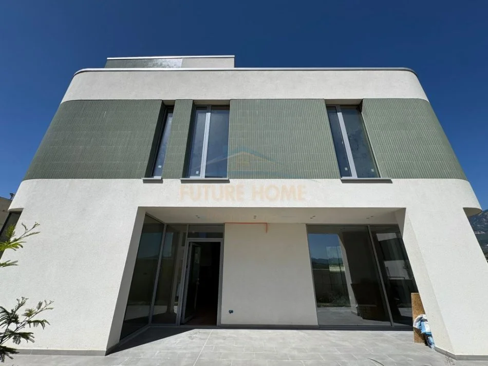 Tirane, shitet Vile 4+1+Ballkon Kati 0, 830 m² 591.000 € (Shitet, Vile 2-Katëshe, Farkë, Tiranë)