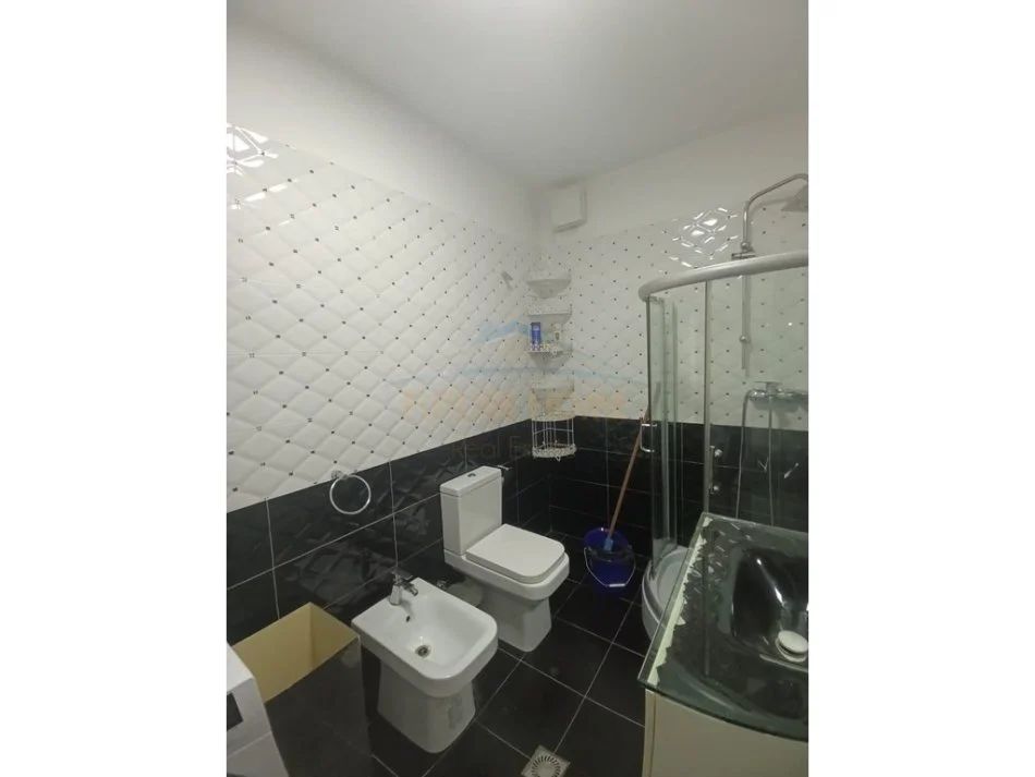 Tirane, jepet me qera apartament 1+1 Kati 1, 60 m² 450 € 