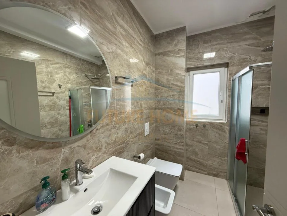 Tirane, jepet me qera apartament 2+1 Kati 3, 110 m² 900 €