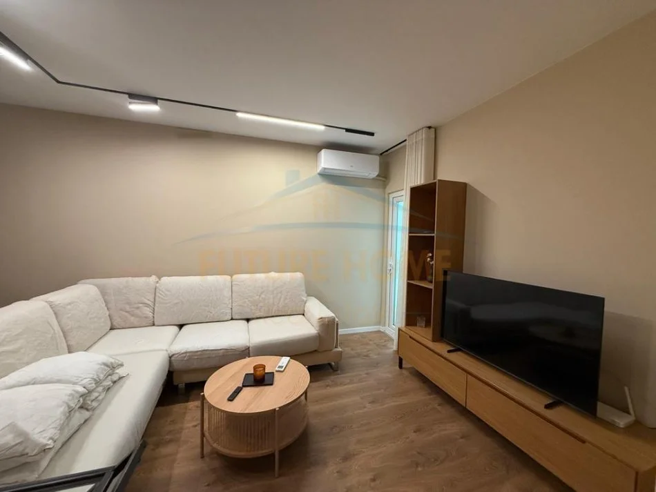 Tirane, jepet me qera apartament 2+1+Ballkon Kati 3, 110 m² 800 € 