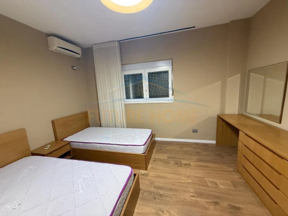 Tirane, jepet me qera apartament 2+1 Kati 3, 110 m² 800 € (KOMUNA E PARISIT)