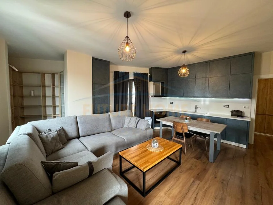 Tirane, jepet me qera apartament 2+1+Ballkon Kati 7, 85 m² 800 € (Pazari i Ri , Tirane)