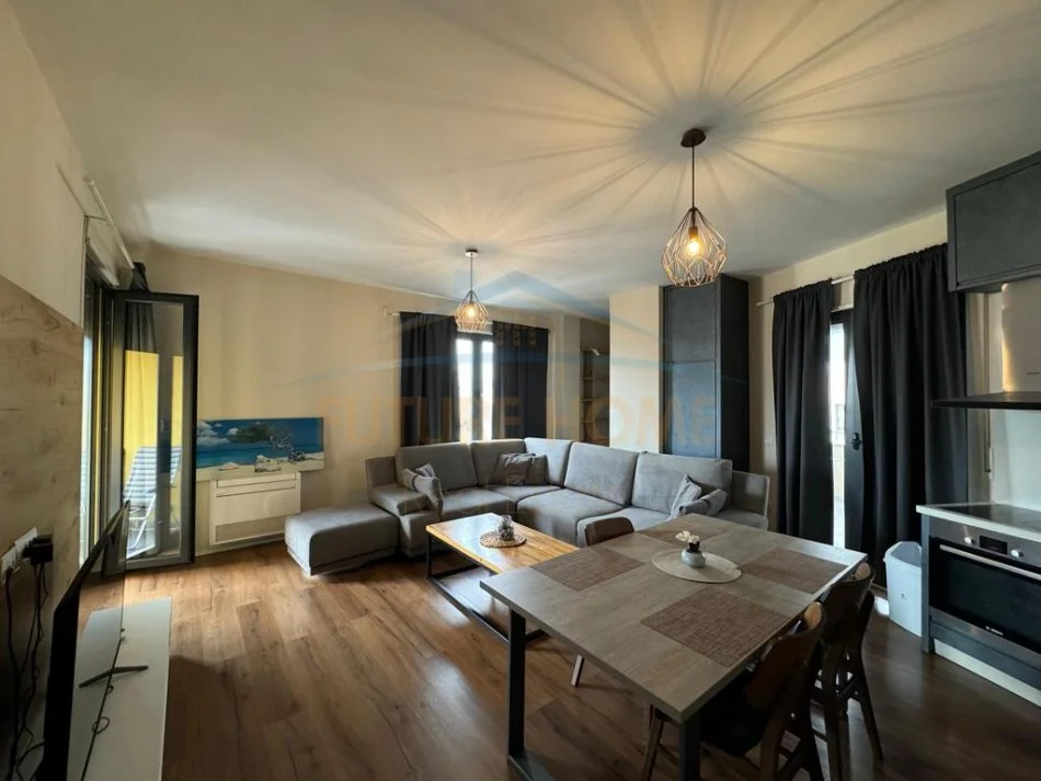 Tirane, jepet me qera apartament 2+1+Ballkon Kati 7, 85 m² 800 € (Pazari i Ri , Tirane)